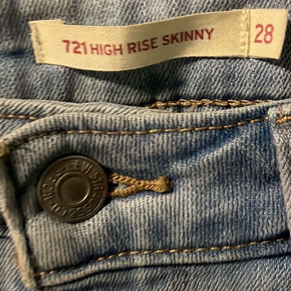 🩵🤍🤠Levi’s 721 high rise skinny—light wash jean no rips